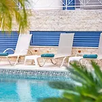 Вилла Seaview Selenia Pool & Jacuzzi In