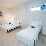 Seaview Selenia Pool & Jacuzzi In וילה נאו חוריו