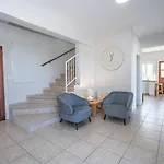 Вилла Seaview Selenia Pool & Jacuzzi In *