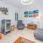 Seaview Selenia Pool & Jacuzzi In וילה