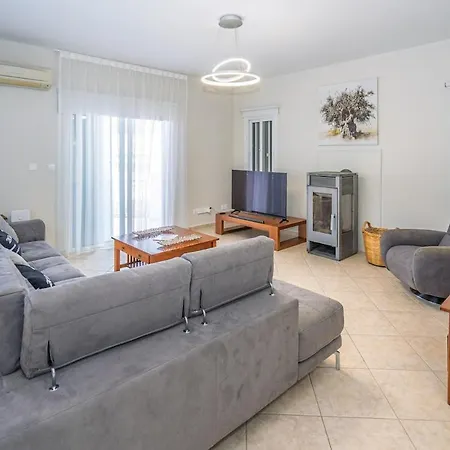 Seaview Selenia Pool & Jacuzzi In *