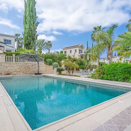 Villa Selenia With Private Pool & Jacuzzi In Latsi Paphos