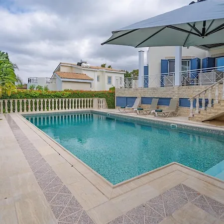Villa Selenia With Private Pool & Jacuzzi In Latsi Paphos *