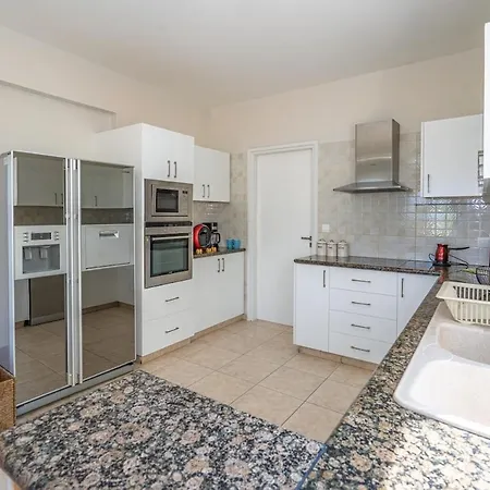 Seaview Selenia Pool & Jacuzzi In