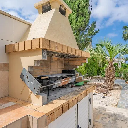 Villa Selenia With Private Pool & Jacuzzi In Latsi Paphos