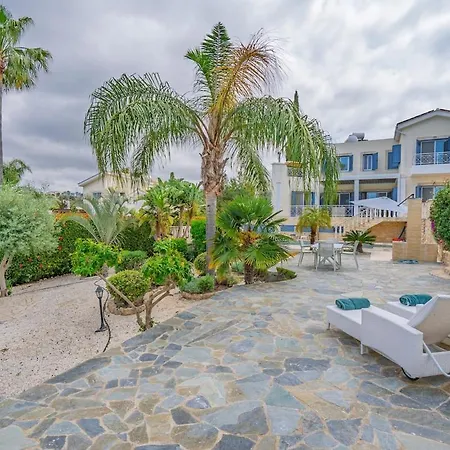 Seaview Selenia Pool & Jacuzzi In