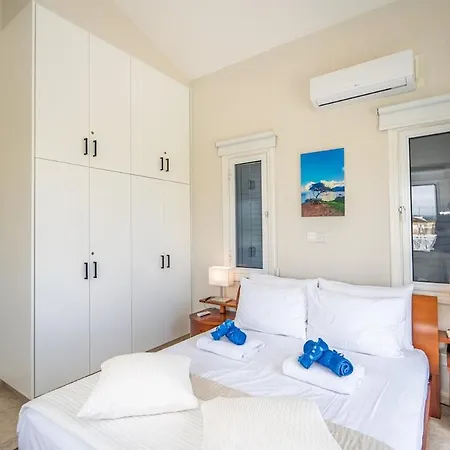 Villa Selenia With Private Pool & Jacuzzi In Latsi Paphos