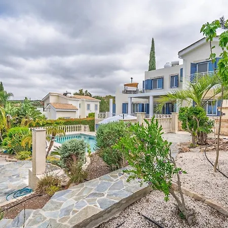 Villa Selenia With Private Pool & Jacuzzi In Latsi Paphos