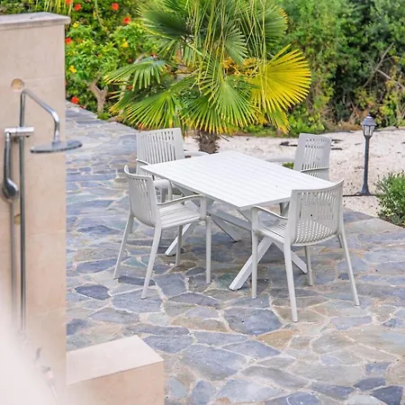 Villa Selenia With Private Pool & Jacuzzi In Latsi Paphos