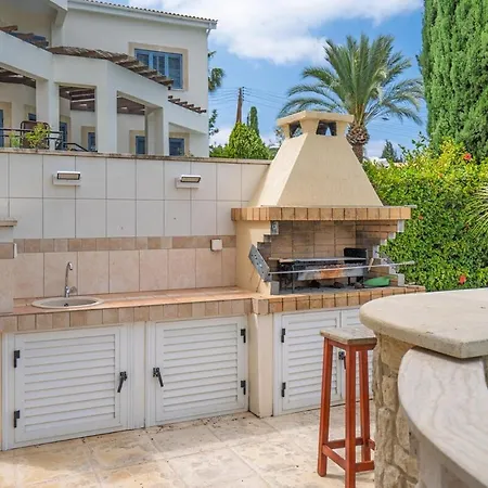 Villa Selenia With Private Pool & Jacuzzi In Latsi Paphos Neo Chorio