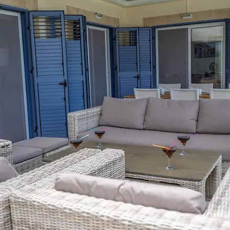 Вилла Seaview Selenia Pool & Jacuzzi In