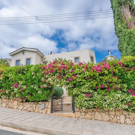 Seaview Selenia With Private Pool In Paphos *