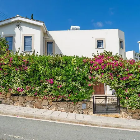 Seaview Selenia With Private Pool In Paphos * Neo Chorio