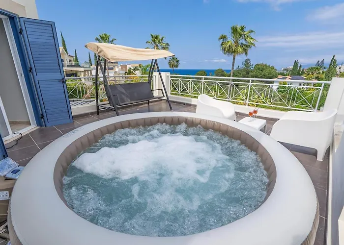 Seaview Selenia Pool & Jacuzzi In * ネオ・チョリオ