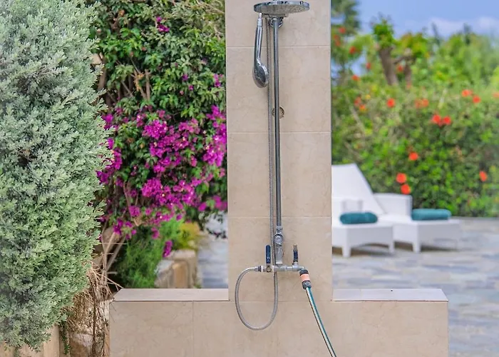 Seaview Selenia Pool & Jacuzzi In * ネオ・チョリオ