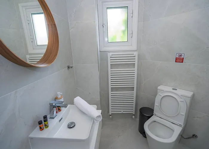 Seaview Selenia Pool & Jacuzzi In Neo Chorio